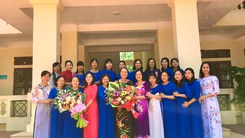 Những hình ảnh về Hội nghị chia tay cô Trần Thị Hồng và cô Phùng Thị Kim Loan về nghỉ hưu